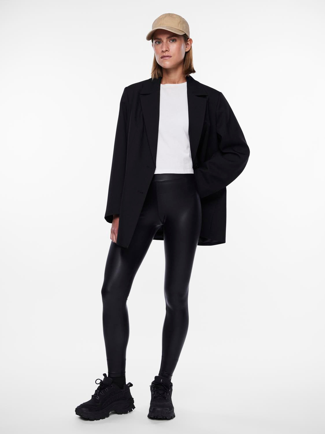 model_shot-front_full